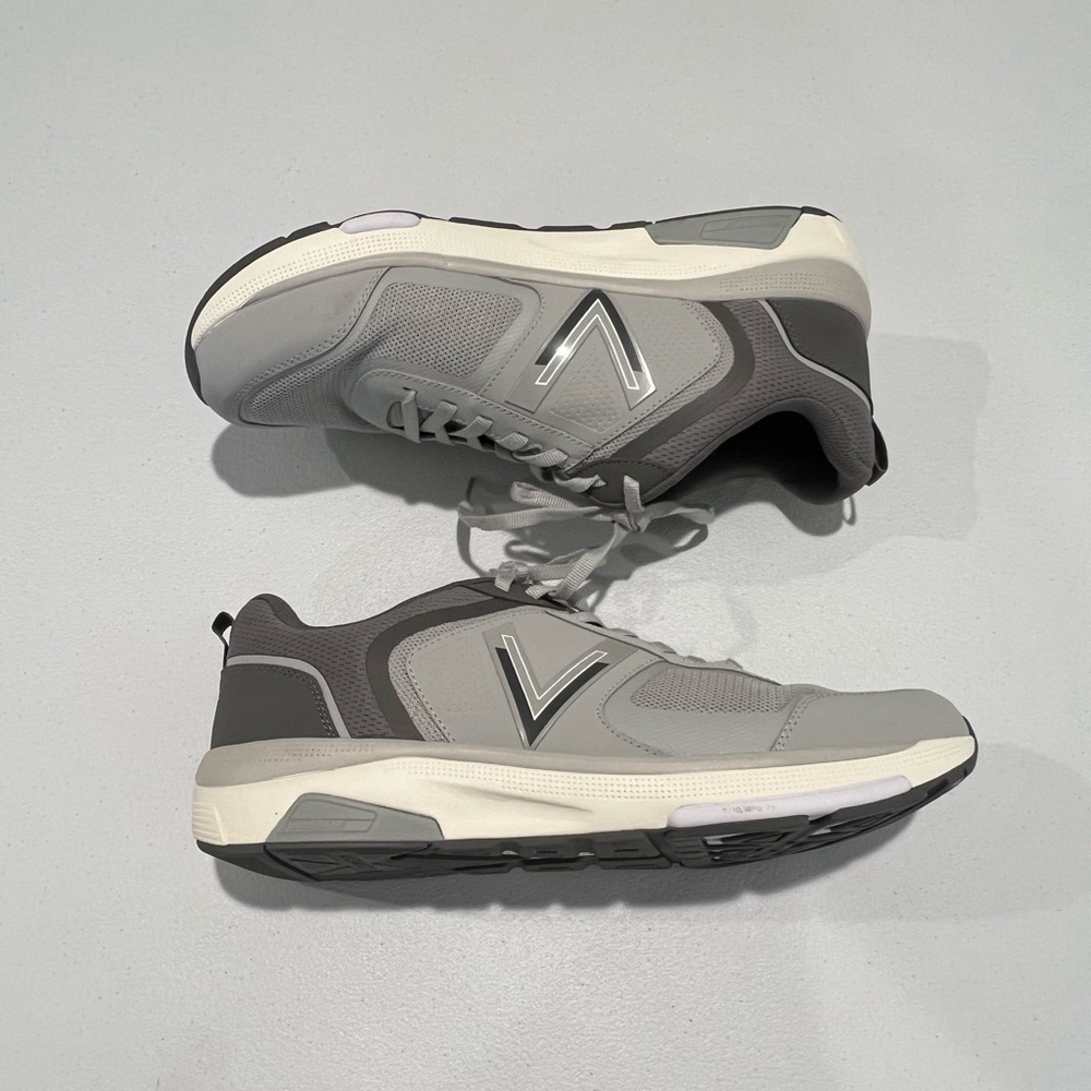 Vionic women’s Walk Strider Charcoal/Grey Sneakers
Size 13